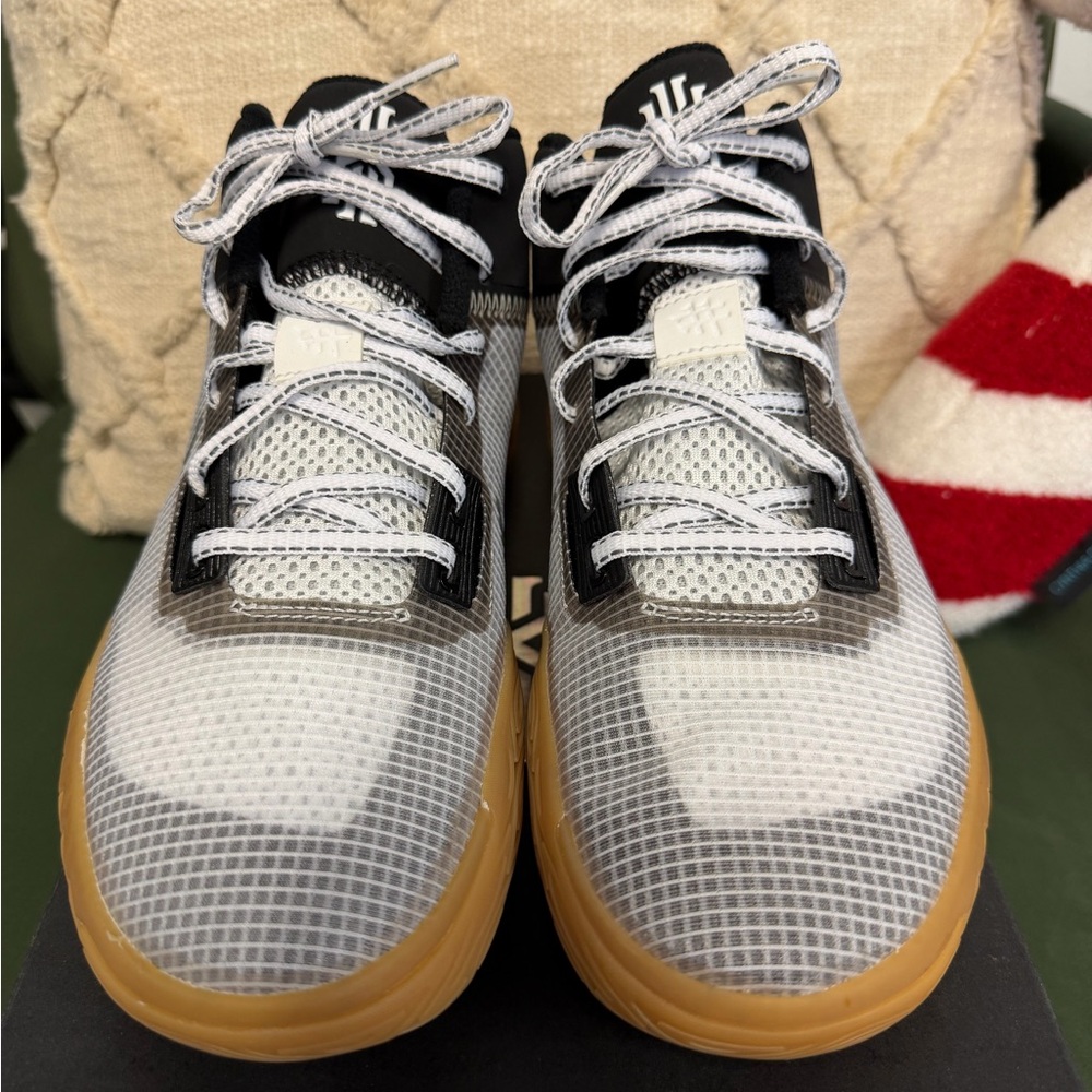 **SOLD** Nike Kyrie 5 "All-Star"